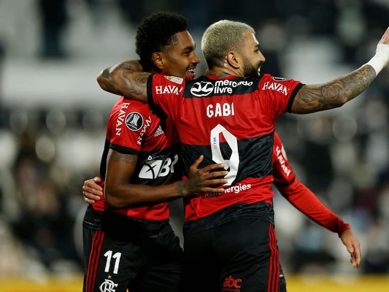 Flamengo armó un equipo de época en Brasil