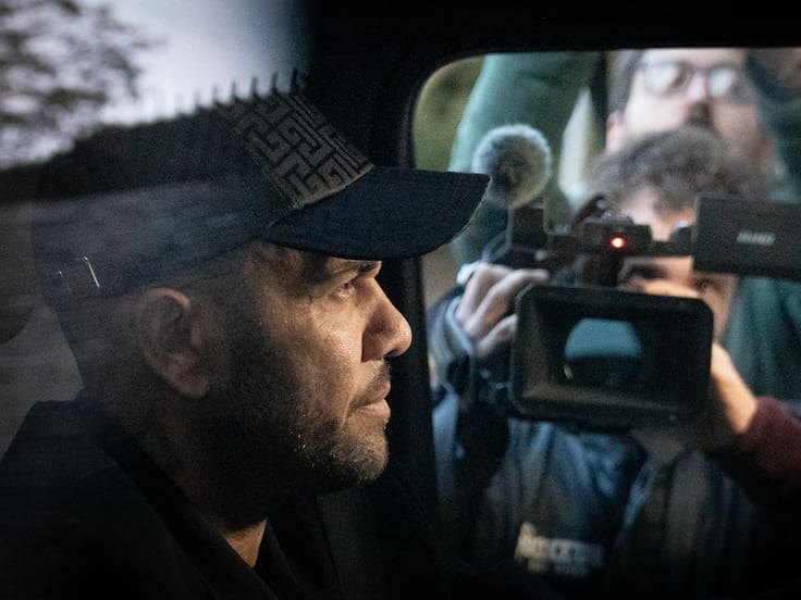 Dani Alves reaparece con un impactante mensaje tras salir de prisión: “Era más feliz con 113 euros que con millones”
