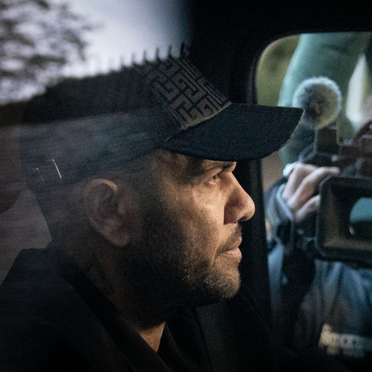 Dani Alves reaparece con un impactante mensaje tras salir de prisión: “Era más feliz con 113 euros que con millones”