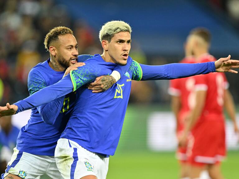 Neymar, Pedro y doblete de Raphina le dieron la victoria a Brasil