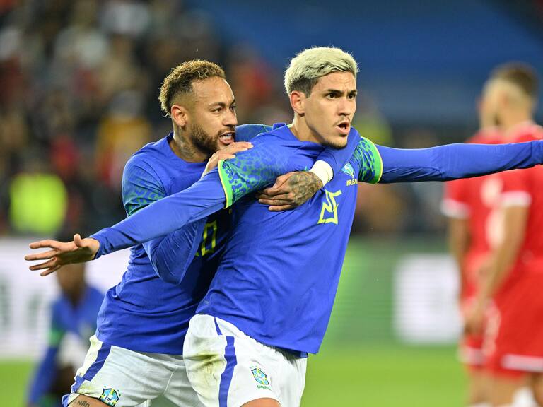 Neymar, Pedro y doblete de Raphina le dieron la victoria a Brasil