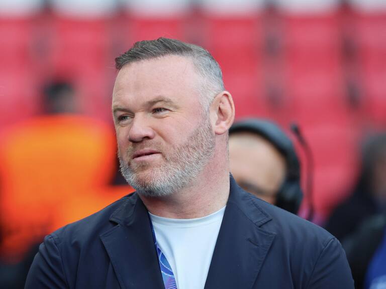 Wayne Rooney reaparece irreconocible