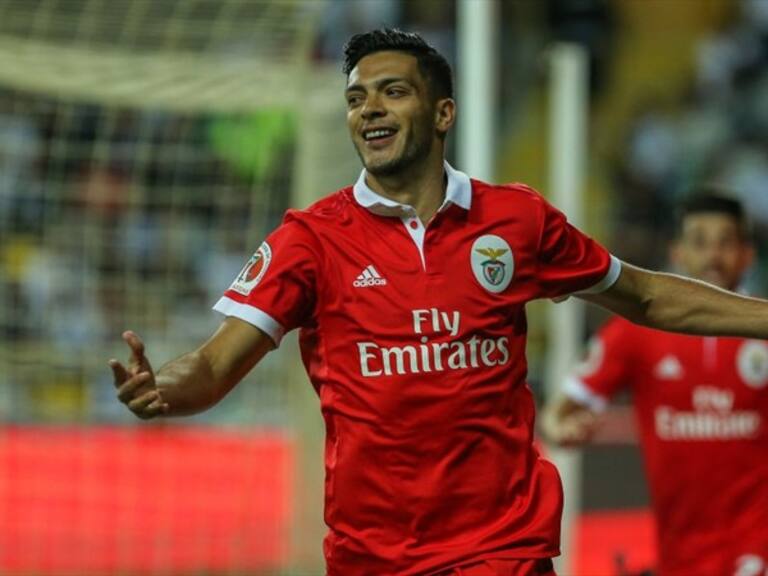 Raúl Jiménez con el Benfica. Foto: Getty Images