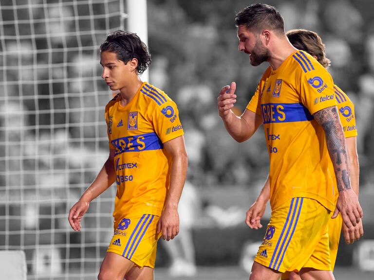 André Pierre Gignac y Diego Lainez se calentaron de más