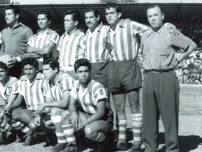 Equipo de Chivas 1956-1957. Foto: Twitter