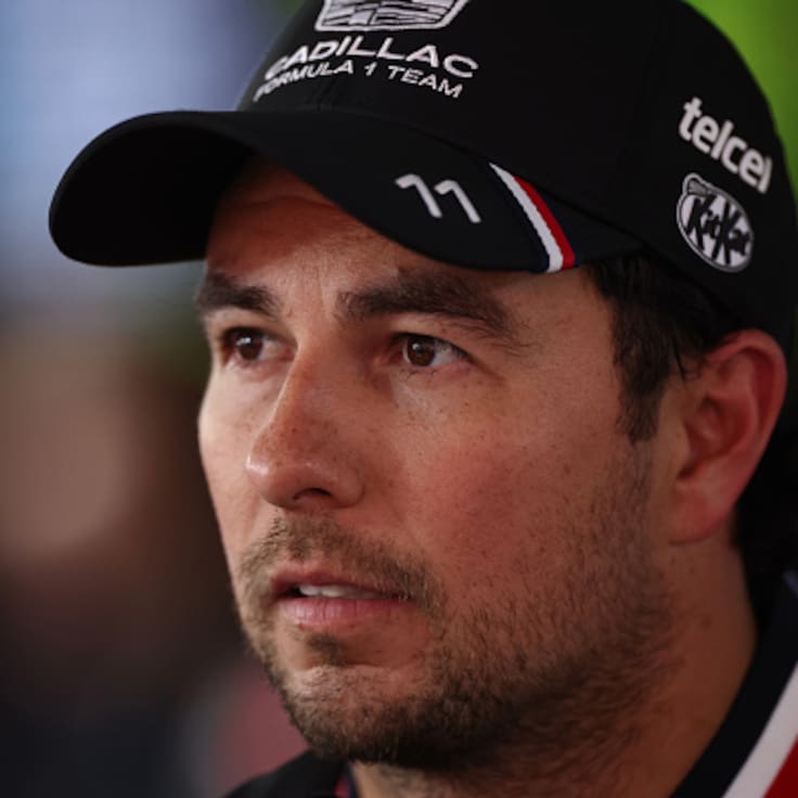 Checo Pérez roza la zona de puntos tras un GP de China accidentado