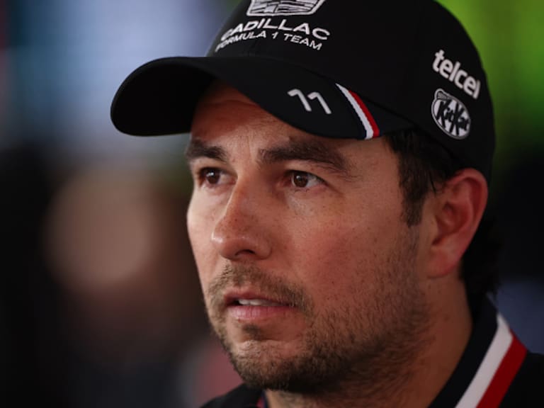 Checo Pérez roza la zona de puntos tras un GP de China accidentado