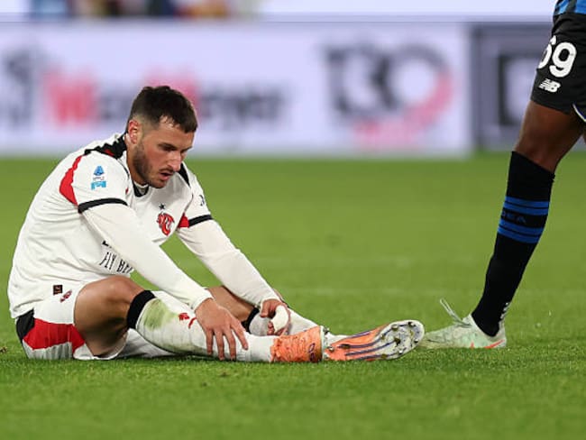 Santiago Giménez será operado del tobillo; ¿Se pierde el mundial?