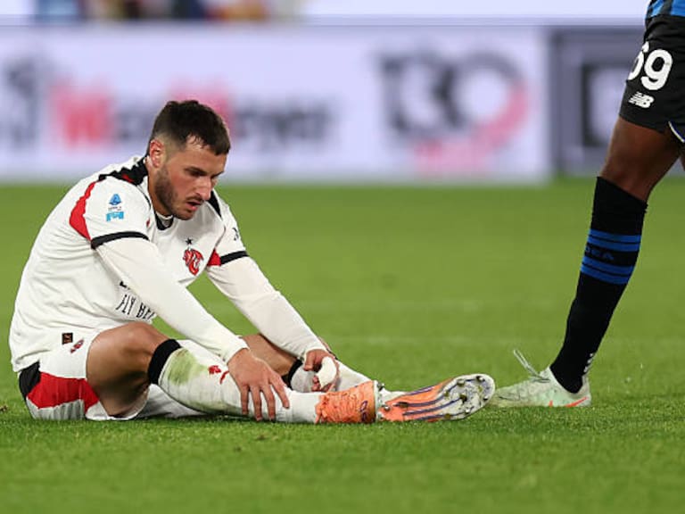 Santiago Giménez será operado del tobillo; ¿Se pierde el mundial?