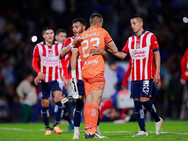 Chivas: Dos figuras se van y un arquero de la Liga MX se acerca