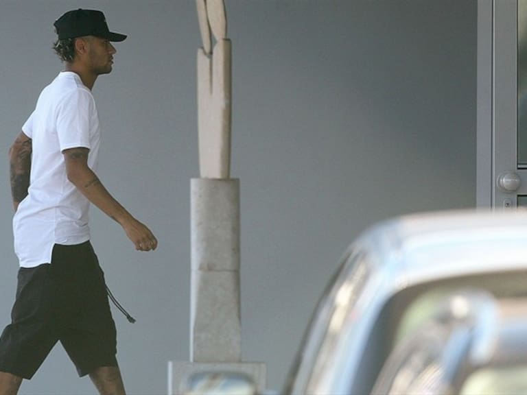 Neymar no puede todavía ser jugador del PSG. Foto: Getty Images