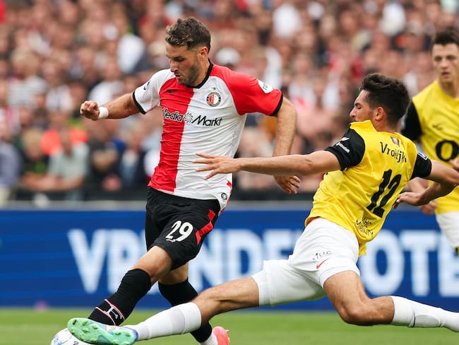Santi Giménez podría regresar a las canchas antes de lo esperado con Feyenoord; ¡Sorpresa inesperada!