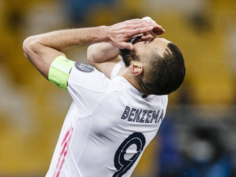 Benzema se lamenta Real Madrid . Foto: Getty Images