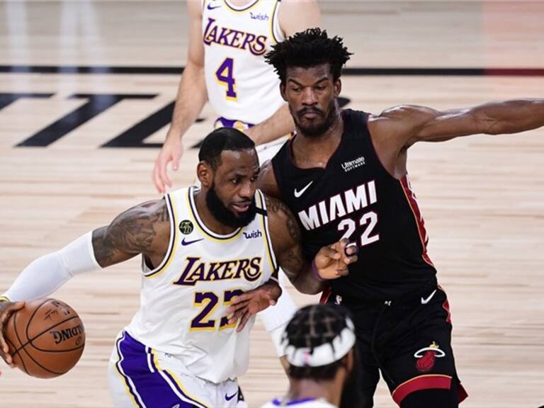 LeBron James vs Jimmy Butler. Foto: Getty Images