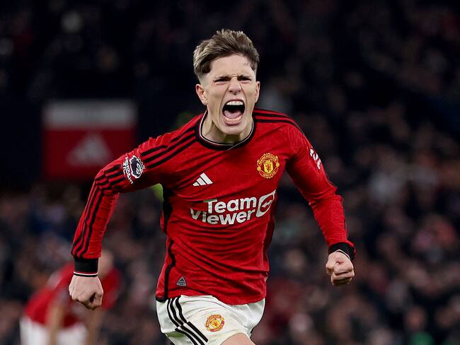 Con voltereta y doblete de Garnacho, el United le pegó al Aston Villa