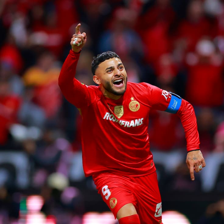 Alexis Vega sufre accidente por ir viendo el celular en la calle | VIDEO