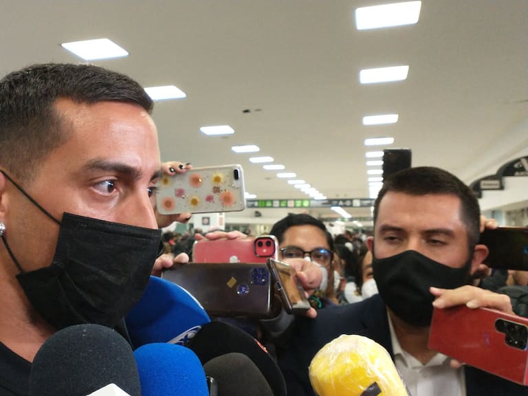 El Mellizo llegó a la Ciudad de México para reportar como nuevo de Cruz Azul