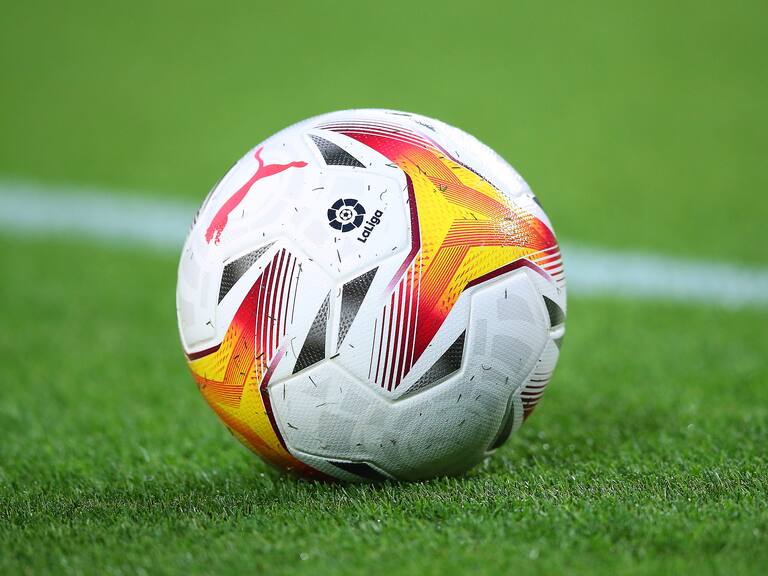 BARCELONA, SPAIN - APRIL 18: La Liga official match ball of Puma is seen prior the LaLiga Santander match between FC Barcelona and Cadiz CF at Camp Nou on April 18, 2022 in Barcelona, Spain. (Photo by Eric Alonso/Getty Images)