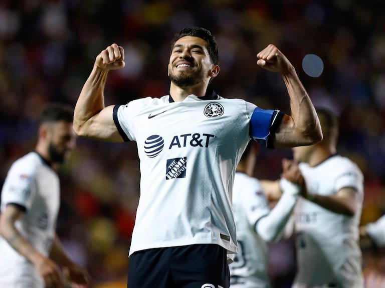 SAN LUIS POTOSI, MEXICO - FEBRUARY 14: Henry Martin of America celebrates after acoring the third goal of the team during the 7th round match between Atletico San Luis and America as part of the Torneo Clausura 2023 Liga MX at Estadio Alfonso Lastras on February 14, 2023 in San Luis Potosi, Mexico. (Photo by Leopoldo Smith/Getty Images)