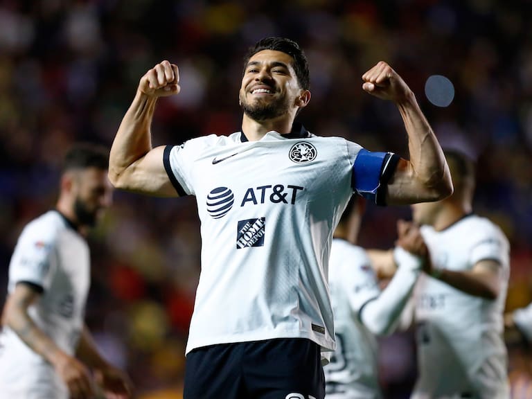 SAN LUIS POTOSI, MEXICO - FEBRUARY 14: Henry Martin of America celebrates after acoring the third goal of the team during the 7th round match between Atletico San Luis and America as part of the Torneo Clausura 2023 Liga MX at Estadio Alfonso Lastras on February 14, 2023 in San Luis Potosi, Mexico. (Photo by Leopoldo Smith/Getty Images)