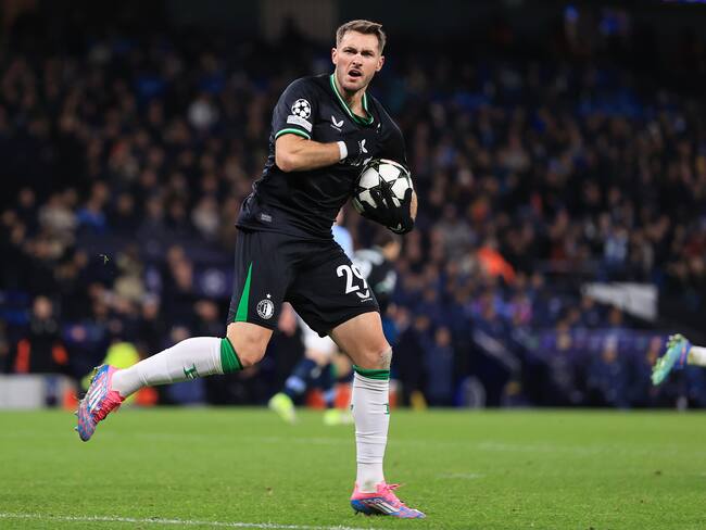 Santi Giménez regresa a la Champions con un gol ante el Manchester City
