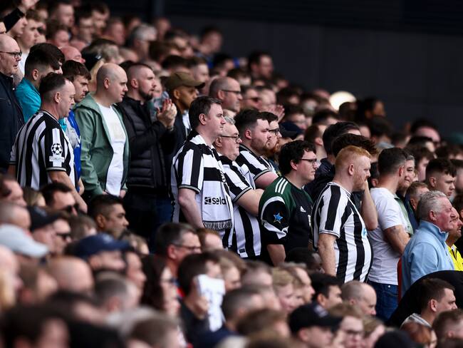 Aficionados sordos del Newcastle vivirán nuevas experiencias en el estadio con ‘Camisetas sonoras’