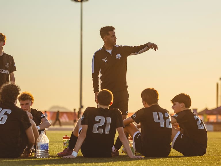 Orlegi Sports y Coppermine Soccer firman alianza estratégica por el futbol juvenil