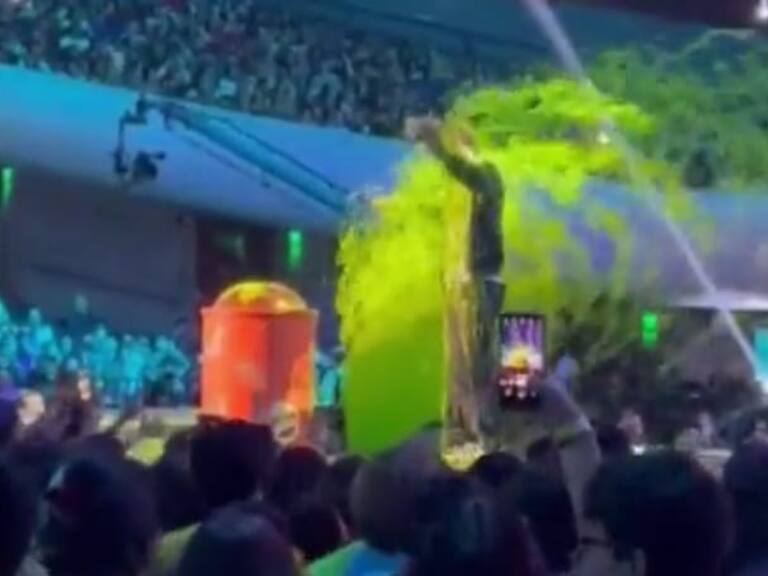 Guillermo Ochoa es bañado en slime en los KCA