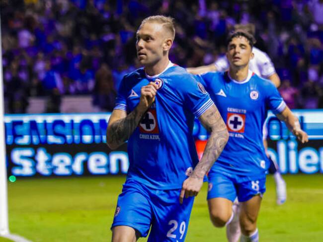 Cruz Azul sigue en la cima del Apertura 2024 tras vencer a Puebla 1-2