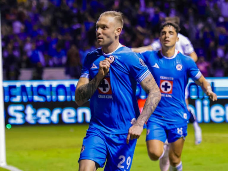 Cruz Azul sigue en la cima del Apertura 2024 tras vencer a Puebla 1-2