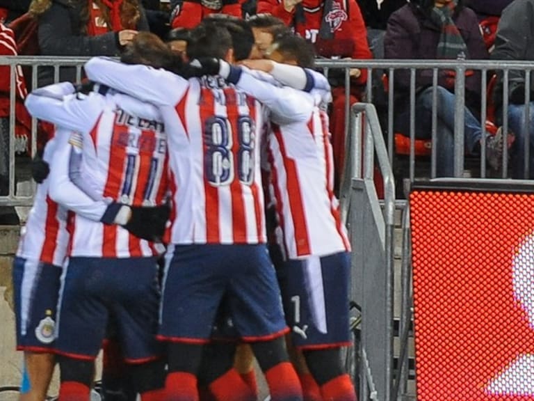 Las Chivas festejando su gol en la Concacaf. Foto: Getty Images