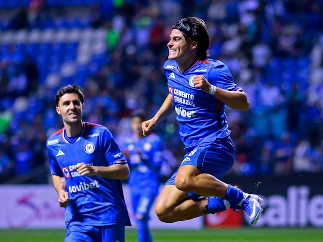 Cruz Azul gusta, gana y golea a Vancouver y avanza caminando a los octavos de final de Concachampions