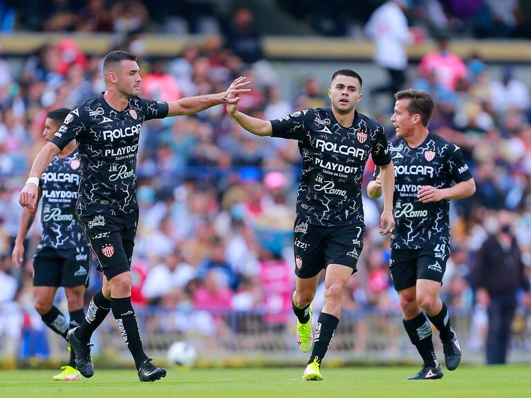 MEXICO CITY, MEXICO - MARCH 19: Alan Medina of Necaxa celebrates with teammates after scoring his team's first goal during the 11th round match between Pumas UNAM and Necaxa as part of the Torneo Grita Mexico C22 Liga MX at Olimpico Universitario Stadium on March 19, 2022 in Mexico City, Mexico. (Photo by Mauricio Salas/Jam Media/Getty Images)
