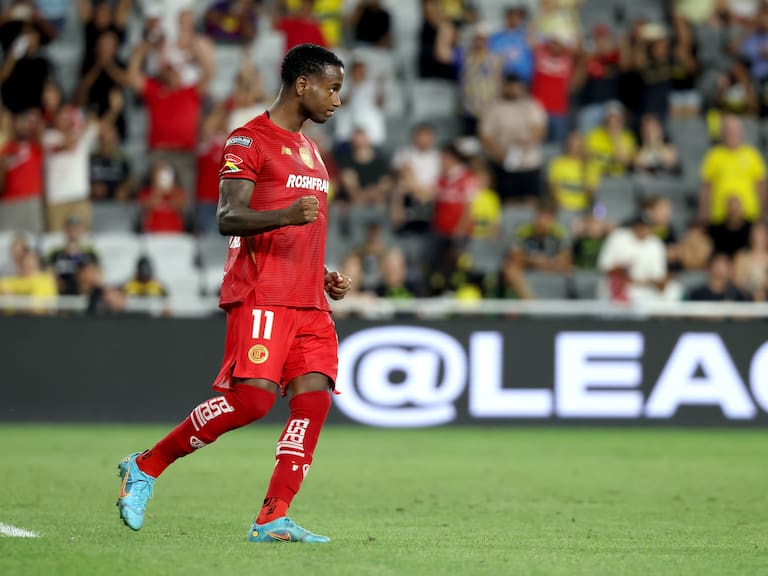 Helinho denuncia racismo y rompe el silencio tras su bronca con el América