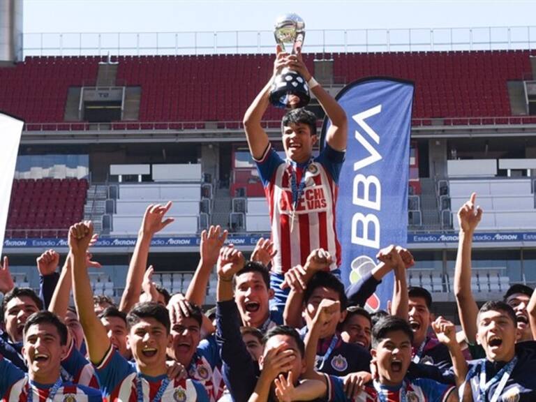 Chivas campeón Sub-17. Foto: Twitter @Chivas