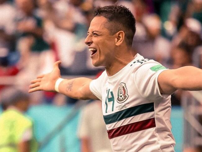 Chicharito le hace seña obscena a sus haters