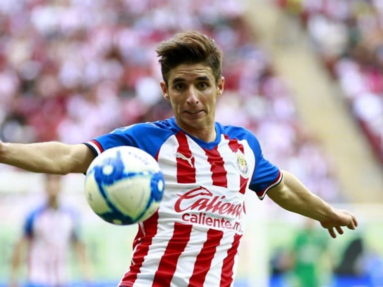 Isaac Brizuela apoya a los jugadores del Veracruz . Foto: Getty Images