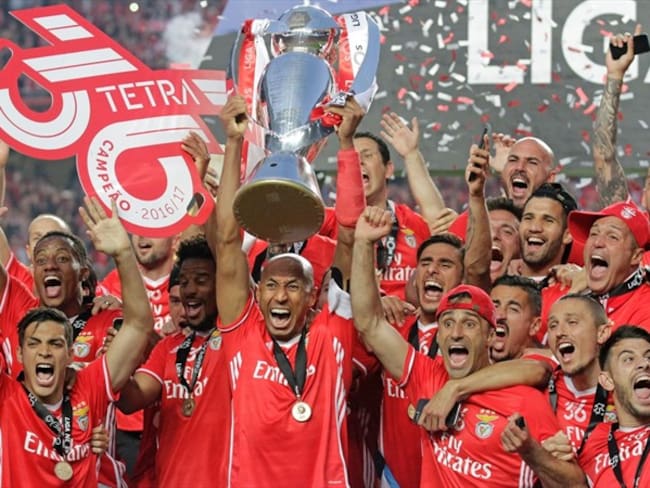 Raúl Jiménez, bicampeón en Portugal