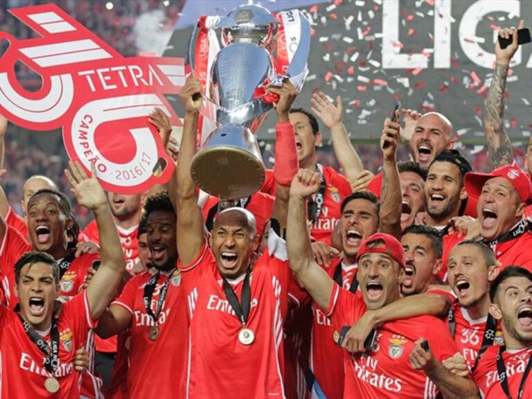 Benfica levantando el título de liga. Foto: Getty