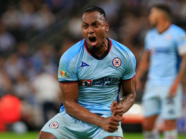 Willer Ditta se convierte en la figura de Cruz Azul frente a Monterrey