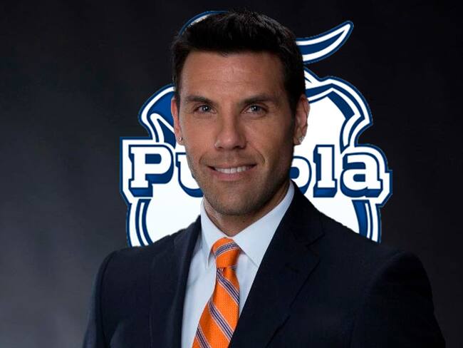 Ruso Zamogilny alza la mano para dirigir al Puebla