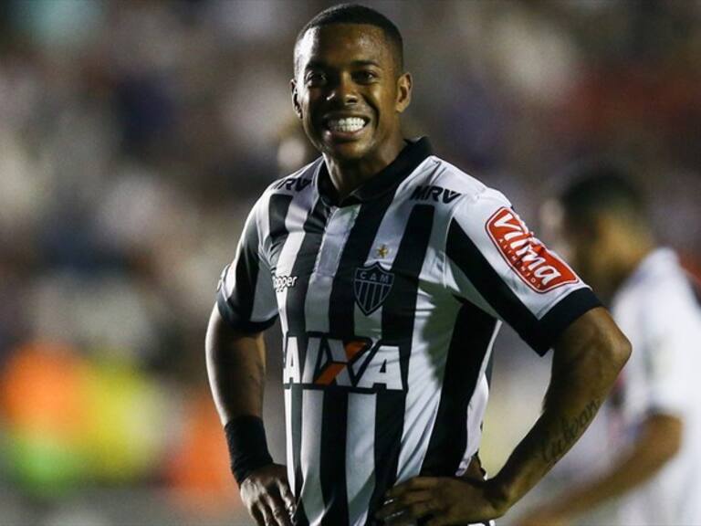 Robinho se lamenta en un partido con el Atlético Mineiro. Foto: Getty Images