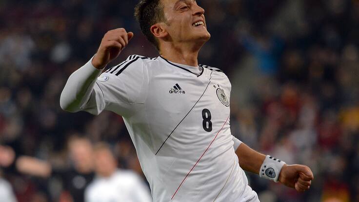Mesut Ozil anunció su retiro del futbol