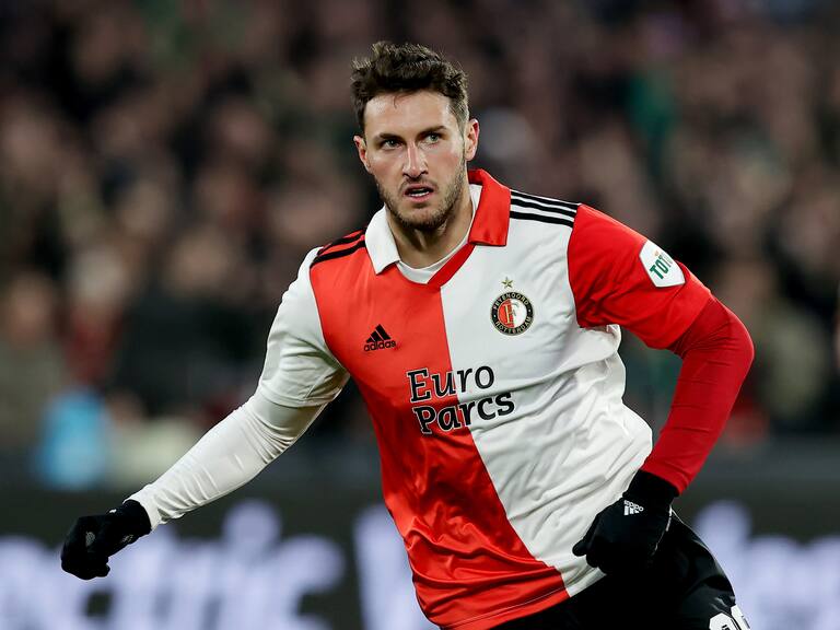 Santiago Giménez llega a 14 goles con el Feyenoord