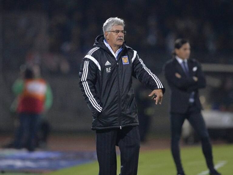 Ricardo Ferretti dirigiendo un partido. Foto: Getty Images