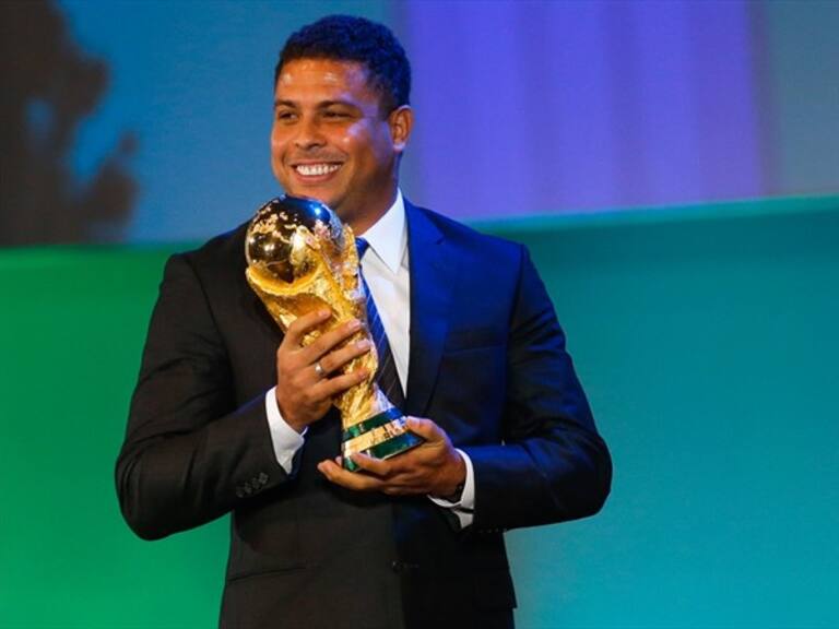 Ronaldo Nazário con la Copa del Mundo. Foto: Getty Images