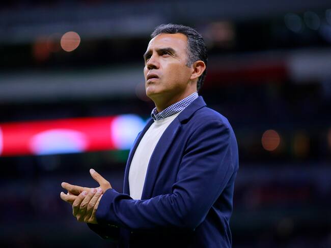Ricardo Cadena es cesado de su cargo como director técnico de Chivas