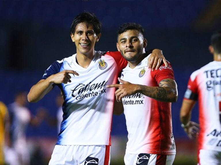 JJ Macías y Vega Chivas. Foto: Getty Images