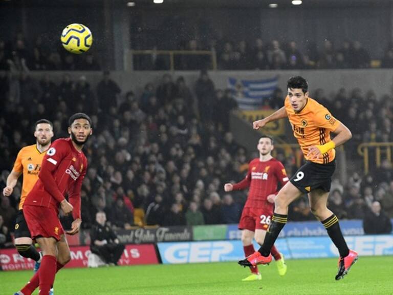 Raúl Jiménez en la derrota de Wolves ante Liverpool. Foto: Getty Images