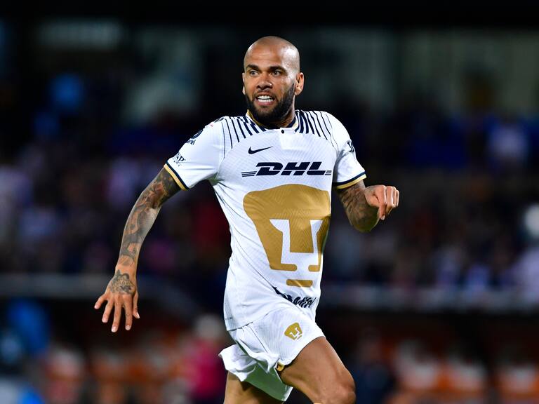 Dani Alves al fin saboreo la victoria con Pumas y fue en el duelo ante Gallos